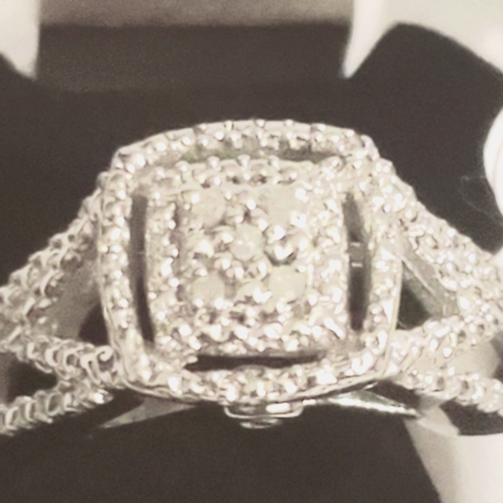❤️SALE♥️ BNWT  Diamond Ring 1/2 ct tw Round Sterling Silver